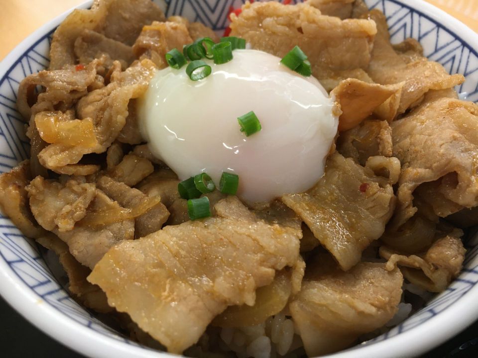 肉の旨みと贅沢感を自宅で楽しむ牛タンの深い世界と進化するお取り寄せ文化